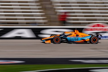 İsveç 'in Varnamo kentinden FELIX ROSENQVIST (7), Ft. Worth Texas' taki Texas Motor Speedway 'de XPEL 375 tatbikat oturumunda ilk sırayı alıyor..