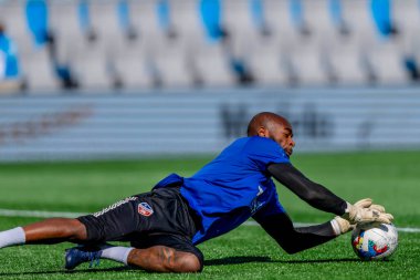 Hollanda kalecisi FC Cincinnati KENNETH VERMEER, Charlotte, Kuzey Carolina, ABD 'deki Bank of America Stadyumu' nda Charlotte FC ile oynanan maçtan önce ısınır. Charlotte FC, FC Cincinnati 'yi 2-0 yendi.