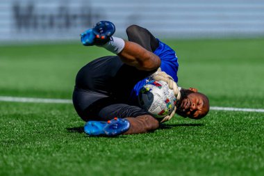 Hollanda kalecisi FC Cincinnati KENNETH VERMEER, Charlotte, Kuzey Carolina, ABD 'deki Bank of America Stadyumu' nda Charlotte FC ile oynanan maçtan önce ısınır. Charlotte FC, FC Cincinnati 'yi 2-0 yendi.
