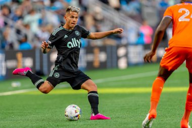 Charlotte FC Orta saha oyuncusu JORDY ALCIVAR (Manta, Ekvador), ABD 'nin Kuzey Carolina eyaletinin Charlotte kentindeki Bank of America Stadyumu' nda FC Cincinnati 'ye karşı oynamaktadır. Charlotte FC düzenlemelerde konuk FC Cincinnati 'yi 2-0 yendi..