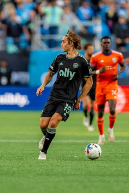 Amerika Birleşik Devletleri 'nden Charlotte FC Orta saha oyuncusu BENJAMIN BENDER, ABD' nin Kuzey Carolina eyaletinin Charlotte kentindeki Bank of America Stadyumu 'nda FC Cincinnati' ye karşı oynuyor. Charlotte FC düzenlemelerde konuk FC Cincinnati 'yi 2-0 yendi..