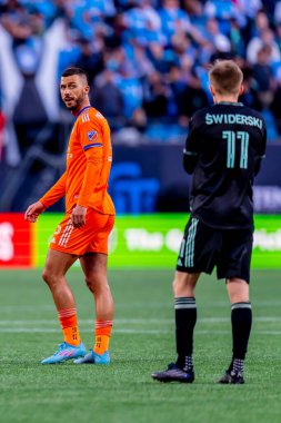 FC Cincinnati 'nin orta saha oyuncusu HARIS MEDUNJANIN Saraybosna, Bosna-Hersek' te Charlotte FC 'ye karşı Charlotte, Kuzey Carolina, ABD' deki Bank of America Stadyumu 'nda oynuyor..  