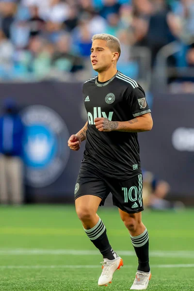 Charlotte FC Forward CRISTIAN ORTIZ Rosario, Arjantin takımlarından Charlotte, Kuzey Carolina 'daki Bank of America Stadyumu' nda FC Cincinnati 'ye karşı oynuyor. Charlotte FC düzenlemelerde konuk FC Cincinnati 'yi 2-0 yendi..