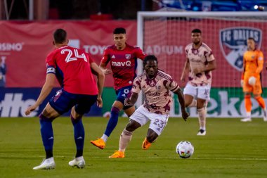 Portland Timber Orta saha oyuncusu Yimmi Chara (COL), ABD 'nin Teksas eyaletinin Frisco kentindeki Toyota Stadyumu' nda Dallas FC 'ye karşı oynuyor..  