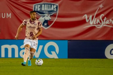 Portland Timber Orta saha oyuncusu Bill Tuiloma (NZL), ABD 'nin Frisco kentindeki Toyota Stadyumu' nda The Dallas FC 'ye karşı oynuyor..  