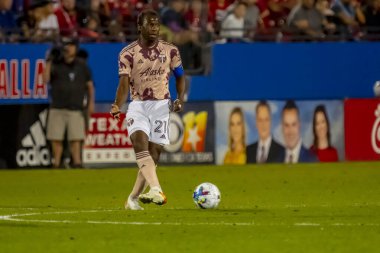 Portland Timber Orta saha oyuncusu Diego Chara (COL), ABD 'nin Frisco kentindeki Toyota Stadyumu' nda The Dallas FC 'ye karşı oynuyor..  
