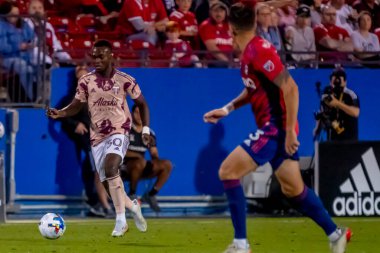 Portland Timber 'ın orta saha oyuncusu Santiago Moreno (COL), ABD' nin Frisco kentindeki Toyota Stadyumu 'nda The Dallas FC' ye karşı oynuyor..  
