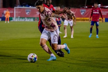 Portland Timber Defender Claudio Bravo (ARG), ABD 'nin Frisco kentindeki Toyota Stadyumu' nda The Dallas FC 'ye karşı oynuyor..  