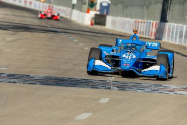 Barcelona, İspanya 'dan ALEX PALOU (10), Long Beach, Kaliforniya' daki Long Beach Caddeleri 'nde düzenlenen Acura Grand Prix antrenmanı sırasında virajlarda koşuyor..