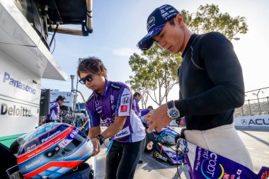 Tokyo, Japonya 'dan TAKUMA SATO (51), Long Beach, Kaliforniya' daki The Streets of Long Beach 'teki Long Beach' in Acura Grand Prix 'sine hazırlanıyor..