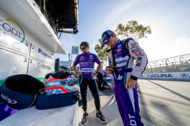 Tokyo, Japonya 'dan TAKUMA SATO (51), Long Beach, Kaliforniya' daki The Streets of Long Beach 'teki Long Beach' in Acura Grand Prix 'sine hazırlanıyor..