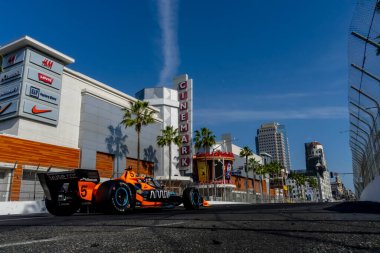 Monterey, Meksika 'dan PATO OWARD (5), Long Beach, Kaliforniya' daki Long Beach Caddeleri 'nde düzenlenen Acura Grand Prix antrenmanı sırasında virajlarda koşuyor..