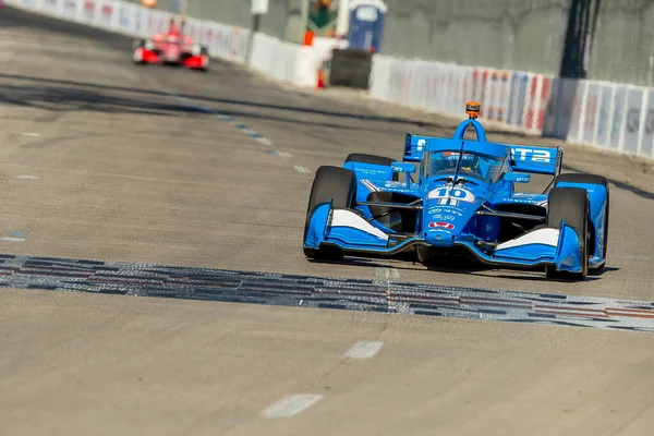 Barcelona, İspanya 'dan ALEX PALOU (10), Long Beach, Kaliforniya' daki Long Beach Caddeleri 'nde düzenlenen Acura Grand Prix antrenmanı sırasında virajlarda koşuyor..