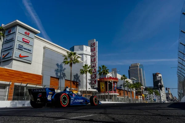 ABD 'li JIMMIE JOHNSON (R) (48), Long Beach, Kaliforniya' daki The Streets of Long Beach 'teki Acura Grand Prix antrenmanı sırasında virajlarda koşuyor..