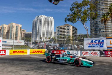 Stouffville, Kanada 'dan DALTON KELLETT (4), Long Beach, Kaliforniya' daki Long Beach Caddeleri 'nde düzenlenen Acura Grand Prix antrenmanı sırasında virajlarda koşuyor..