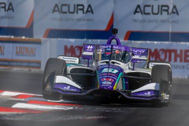 Tokyo, Japonya 'dan TAKUMA SATO (51) Long Beach' in Long Beach sokaklarındaki Acura Grand Prix 'si için yapılan bir antrenman sırasında dönüşlerde koşar..