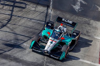 Stouffville, Kanada 'dan DALTON KELLETT (4), Long Beach, Kaliforniya' daki Long Beach Caddeleri 'nde düzenlenen Acura Grand Prix antrenmanı sırasında virajlarda koşuyor..