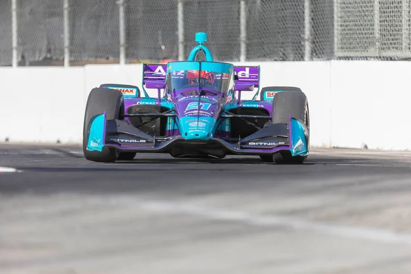 Hollanda 'nın Hoofddorp kentinden RINUS VEEthe (R) (21), Long Beach, Kaliforniya' daki Long Beach Caddeleri 'nde düzenlenen Acura Grand Prix antrenmanı sırasında virajlarda koşuyor..