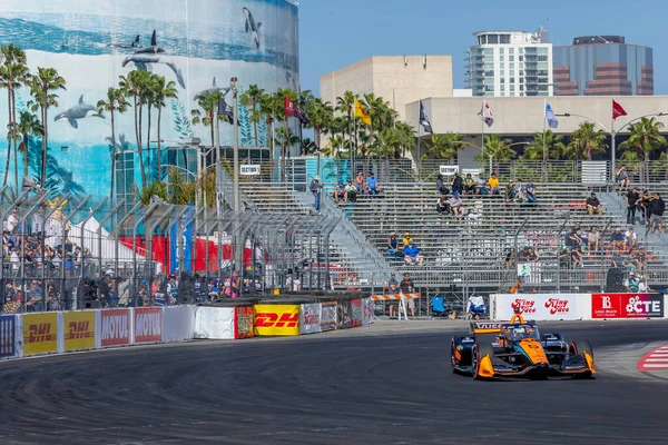 Monterey, Meksika 'dan PATO OWARD (5), Long Beach, Kaliforniya' daki Long Beach Caddeleri 'nde düzenlenen Acura Grand Prix antrenmanı sırasında virajlarda koşuyor..