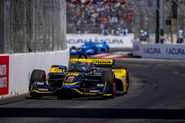 Valencia, Kanada 'dan COLTON HERTA (26), Long Beach, Kaliforniya' daki Long Beach Caddeleri 'ndeki Acura Grand Prix sırasında virajlarda yarışıyor..