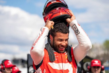 Bubba Wallace Martinsville, VA 'deki Martinsville Speedway' de Blue-Emu Maksimum Ağrı Yardım 400 'e hazırlanıyor..