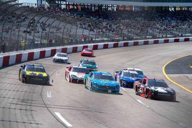 Jeb Burton, Richmond, VA 'daki Richmond Hipodromu' nda Toyota Care 250 için mücadele ediyor..