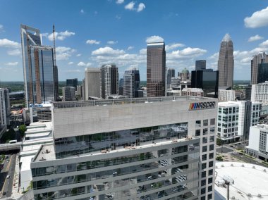 Charlotte, Kuzey Carolina 'da bulunan NASCAR Onur Listesi, NASCAR sürücülük konusunda uzman sürücüleri, tüm zamanların en iyi ekip şefleri ve sahipleri, yayıncılar,. 