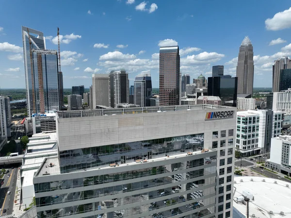 Charlotte, Kuzey Carolina 'da bulunan NASCAR Onur Listesi, NASCAR sürücülük konusunda uzman sürücüleri, tüm zamanların en iyi ekip şefleri ve sahipleri, yayıncılar,. 