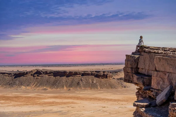 Modelo Lindo Posa Livre Nas Montanhas Marrocos — Fotografia de Stock