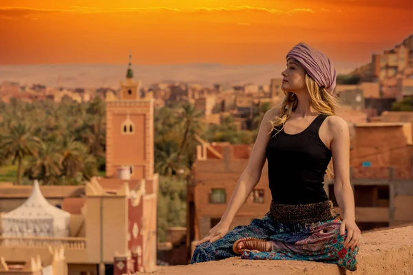 Gorgeous Model Poses Outdoors Morocco Africa — Stock Photo, Image