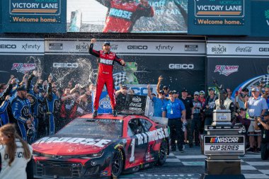 Ross Chastain, Lincoln 'deki Talladega Superspeedway' de GEICO 500 'ü kazandı..