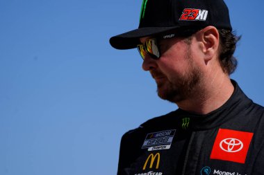 Kurt Busch, Dover, DE 'deki Dover Motor Yarış Pisti' nde RelaDyne tarafından sunulan DuraMAX Drydene 400 için hazırlanıyor..
