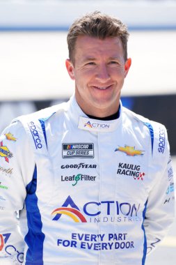 Bir J Allmendinger, Dover, DE 'deki Dover Motor Speedway' de RelaDyne tarafından sunulan DuraMAX Drydene 400 'e katılmaya hazırlanıyor..