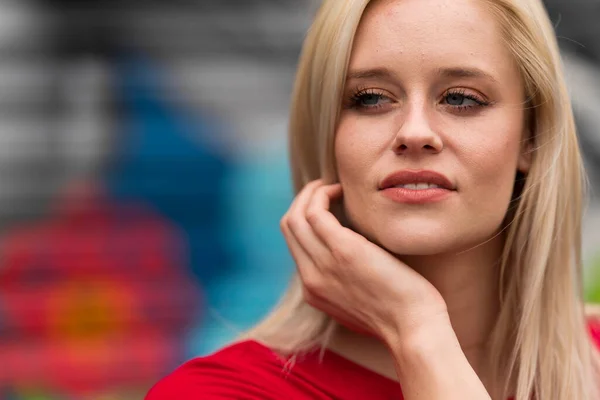 Vacker Blond Modell Njuter Dag Hemma Innan Går Till Jobbet — Stockfoto
