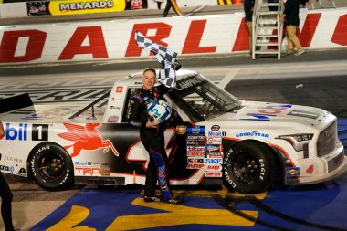 John Hunter Nemechek Darlington, SC 'deki Darlington Hipodromu' nda Aletler 200 'de Ölüler' i kazandı..