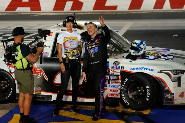 John Hunter Nemechek Darlington, SC 'deki Darlington Hipodromu' nda Aletler 200 'de Ölüler' i kazandı..