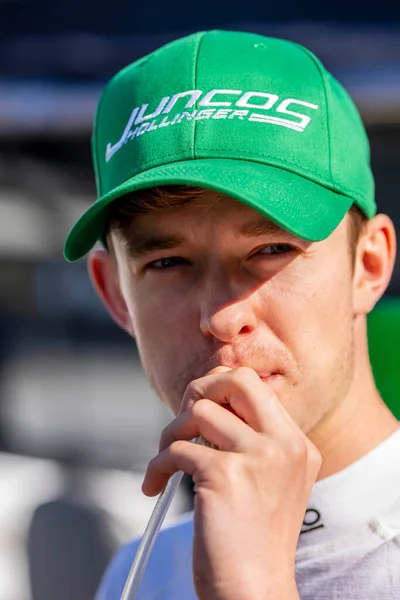 Cambridge, İngiltere 'den CALLUM LLOTT (R) (75) Indianapolis Indiana' daki Indianapolis Motor Yarış Pisti 'nde GMR Grand Prix' sine hazırlanıyor..