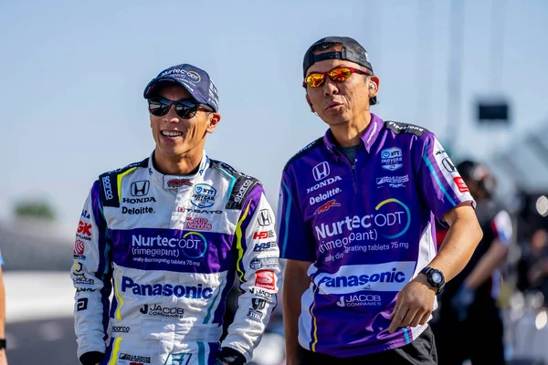 Tokyo, Japonya 'dan TAKUMA SATO (51) Indianapolis' teki Indianapolis 500 için Indianapolis Motor Yarış Pisti 'nde antrenman yapmaya hazırlanıyor..