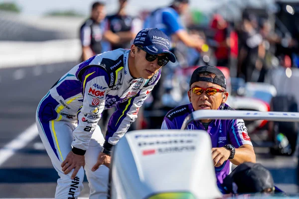 Tokyo, Japonya 'dan TAKUMA SATO (51) Indianapolis' teki Indianapolis 500 için Indianapolis Motor Yarış Pisti 'nde antrenman yapmaya hazırlanıyor..