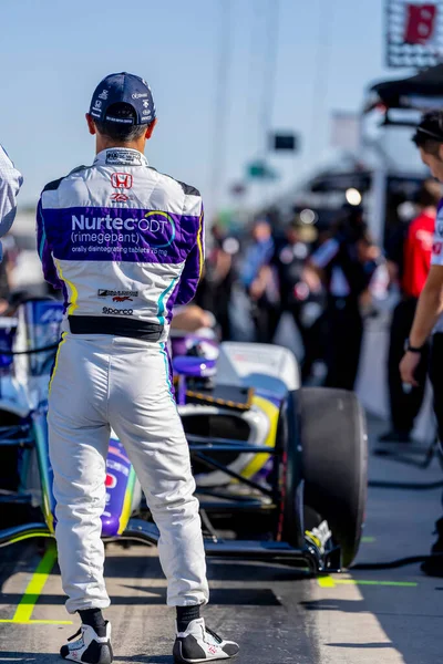 17 Mayıs 2022 - Indianapolis, Indiana, ABD: Tokyo, Japonya 'dan TAKUMA SATO (51) Indianapolis 500 için Indianapolis' teki Indiana Motor Yarış Pisti 'nde antrenman yapmaya hazırlanıyor.