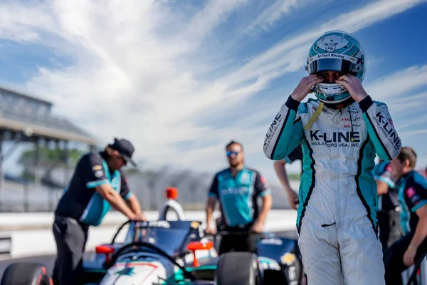 17 Mayıs 2022 - Indianapolis, Indiana, ABD: Stouffville, Kanada 'dan DALTON KELLETT (4) Indianapolis 500 için Indianapolis Indiana' daki yarış pistinde antrenman yapmaya hazırlanıyor.