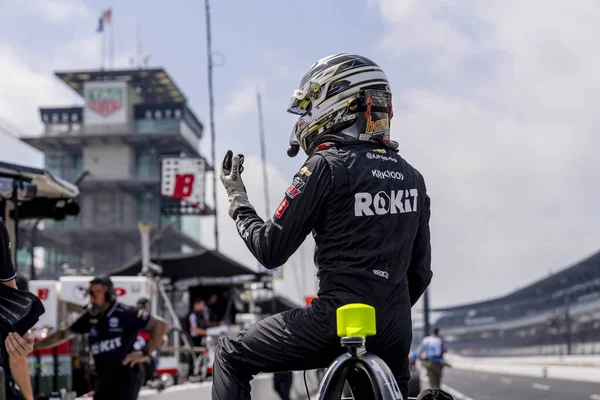 ABD 'li KYLE KIRKWOOD (14) (R) Indianapolis 500 için Indianapolis Motor Pisti' nde antrenman yapmaya hazırlanıyor..