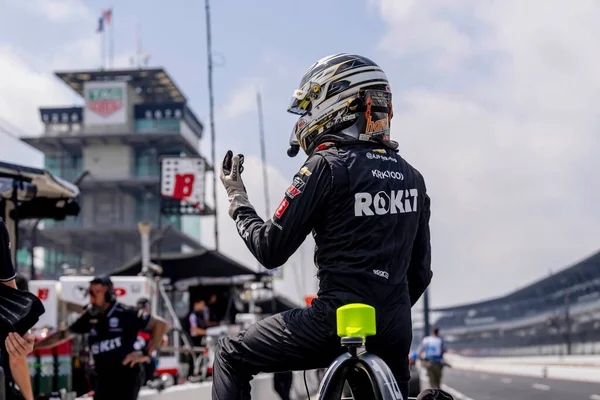 ABD 'li KYLE KIRKWOOD (14) (R) Indianapolis 500 için Indianapolis Motor Pisti' nde antrenman yapmaya hazırlanıyor..