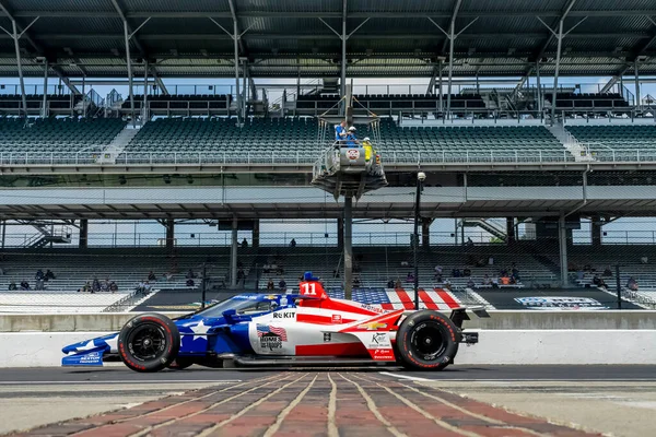 ABD 'li JR HILDEBRAND (11) Indianapolis' teki Indianapolis Motor Yarış Pisti 'nde Indianapolis 500 antrenmanı sırasında tuğla avlusunu geçiyor.