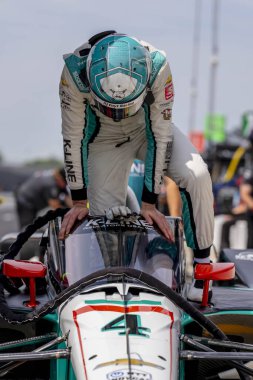 Kanada 'nın Stouffville kentinden DALTON KELLETT (4) Indianapolis' teki Indianapolis 500 Yarış Pistinde antrenman yapmaya hazırlanıyor..