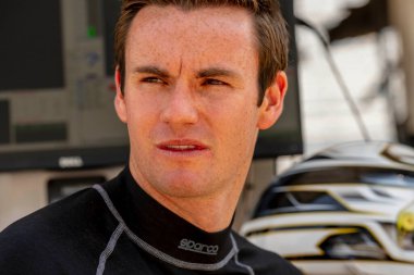 ABD 'li KYLE KIRKWOOD (14) (R) Indianapolis 500 için Indianapolis Motor Pisti' nde antrenman yapmaya hazırlanıyor..
