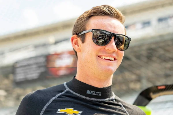 ABD 'li KYLE KIRKWOOD (14) (R) Indianapolis 500 için Indianapolis Motor Pisti' nde antrenman yapmaya hazırlanıyor..