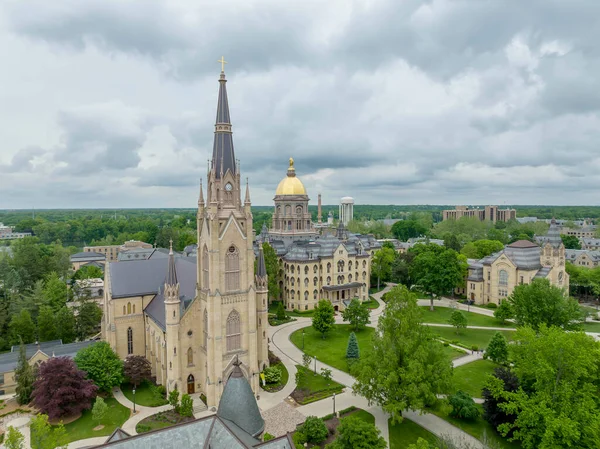 Cúpula Dourada Topo Edifício Main Universidade Notre Dame — Fotografia de Stock