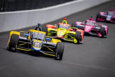 Valencia, Kaliforniya 'dan COLTON HERTA (26) Indianapolis' teki Indianapolis 500 için Indianapolis Motor Yarış Pisti 'nde son antrenman için koşuyor..