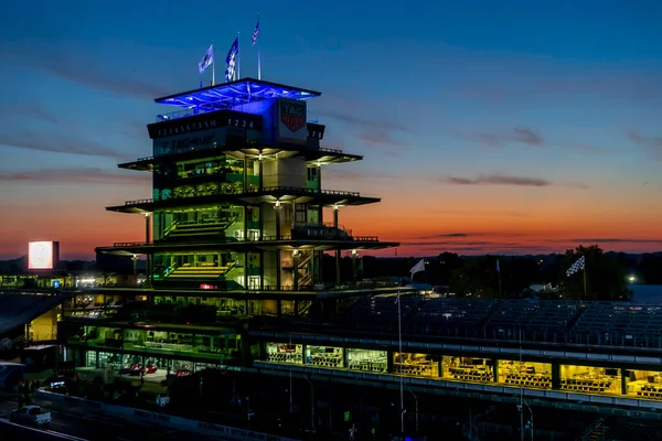 インディアナポリス モーター スピードウェイは インディアナ州インディアナポリスで開催されるインディ500のインディカー シリーズの開催地 — ストック写真